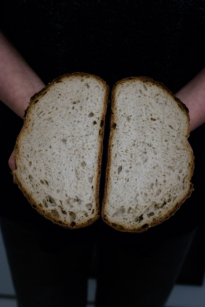 Einfaches Bauernbrot - krosse Kruste, saftige Krume