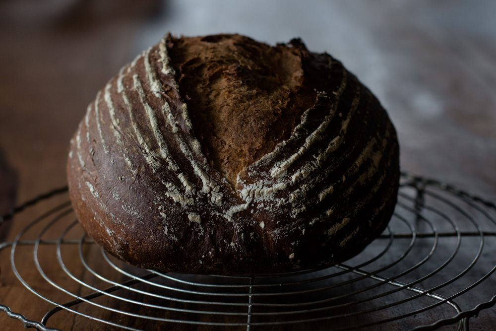 Einfaches Bauernbrot - krosse Kruste, saftige Krume