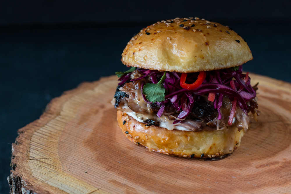 Asiatischer Pulled Pork Burger (Sous Vide)