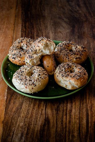 Bagels mit Sauerteig und wenig Hefe
