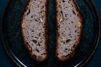 Nussbrot mit Hefewasser