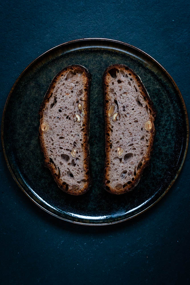 Nussbrot mit Hefewasser